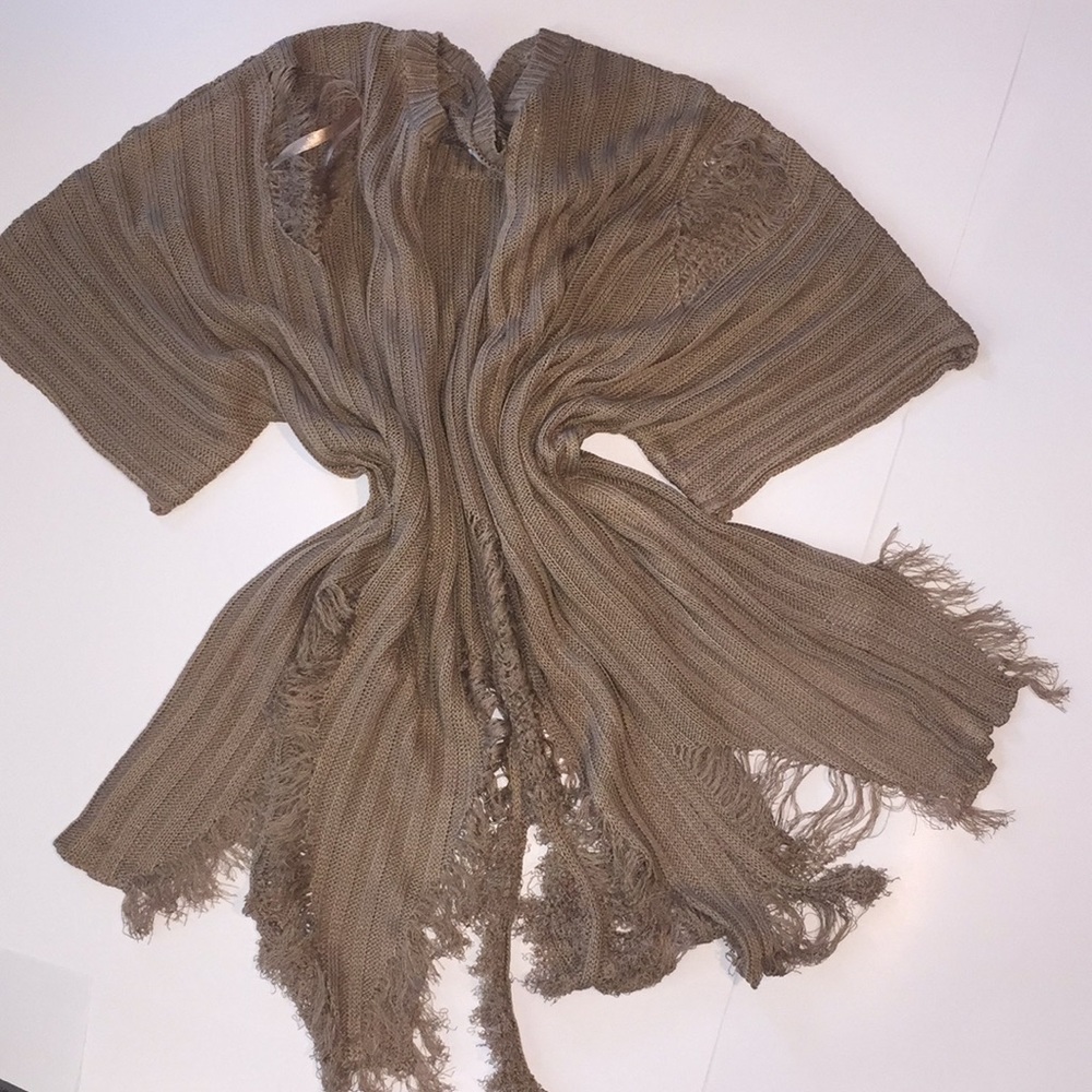 Cropped Distressed Sweater - Picture 9 of 9